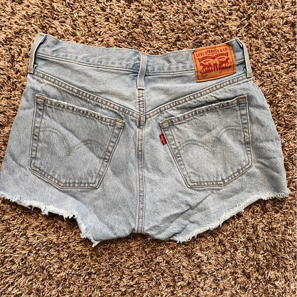 Levis 501 Original High Rise Distressed Denim Cutoff Shorts Light Wash W28 - Picture 4 of 9